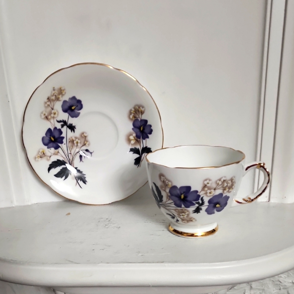 ROYAL TRENT MADE IN STAFFORDSHIRE ENGLAND FINE CHINA 